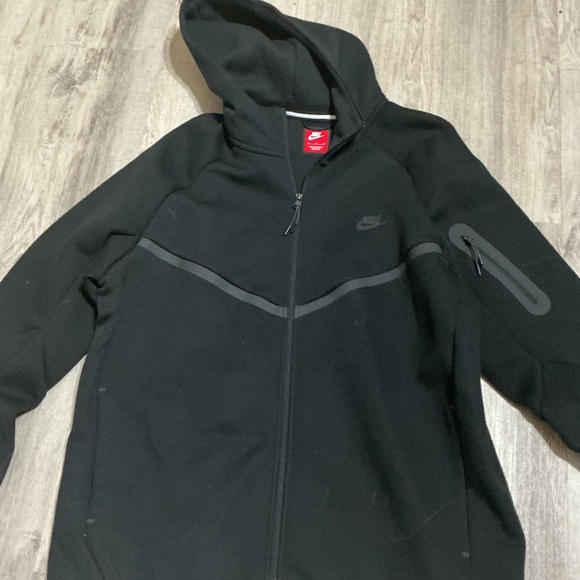 Black Nike tech - Picture 1 of 2